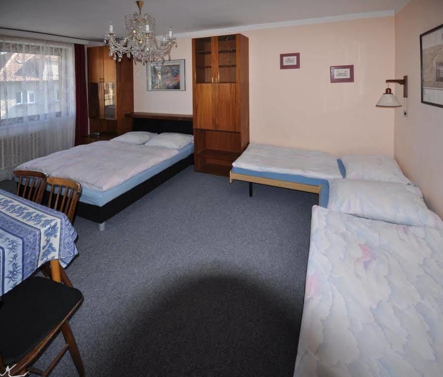 A.V.E. Pension Kliska Praha Bagian luar foto